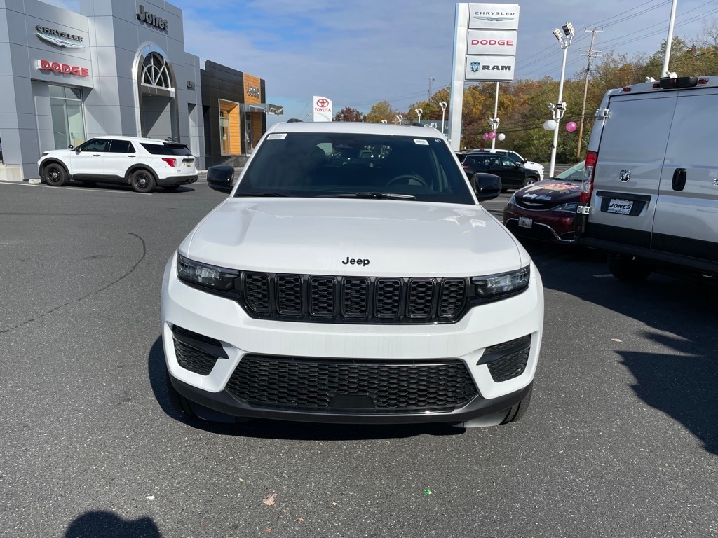 New 2025 Jeep Grand Cherokee Laredo Sport Utility