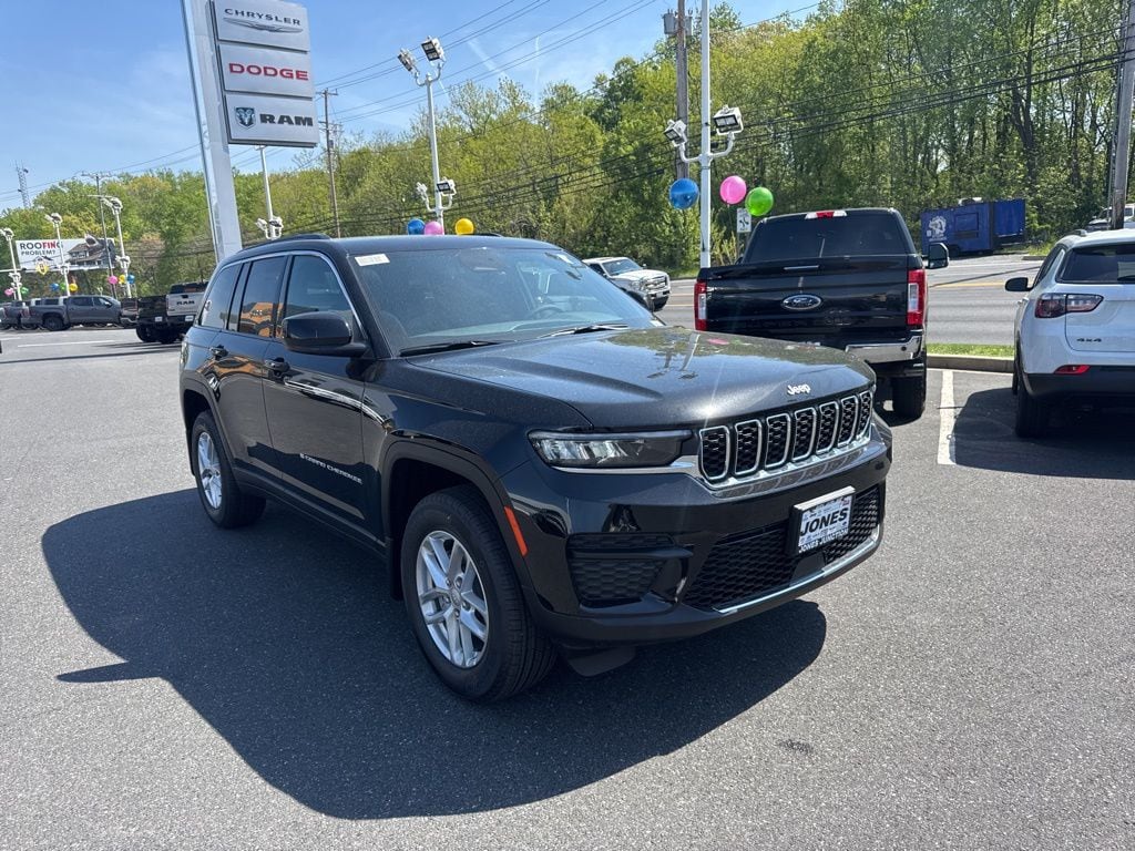 New 2026 Jeep Grand Cherokee Laredo Sport Utility