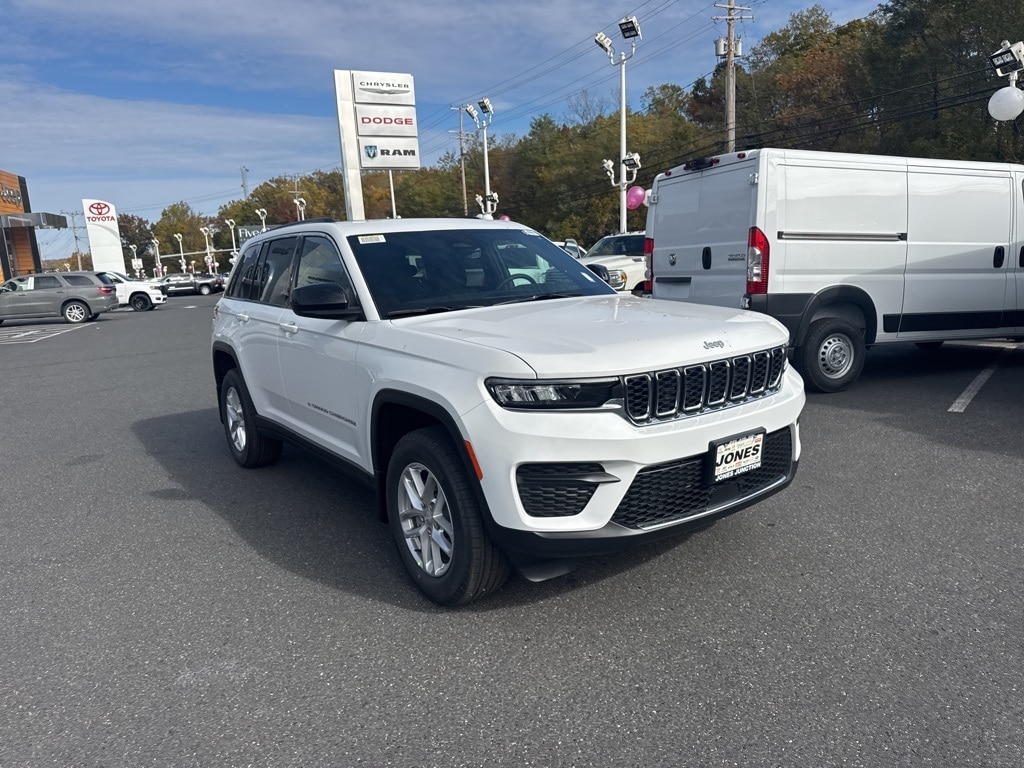 New 2025 Jeep Grand Cherokee Laredo Sport Utility