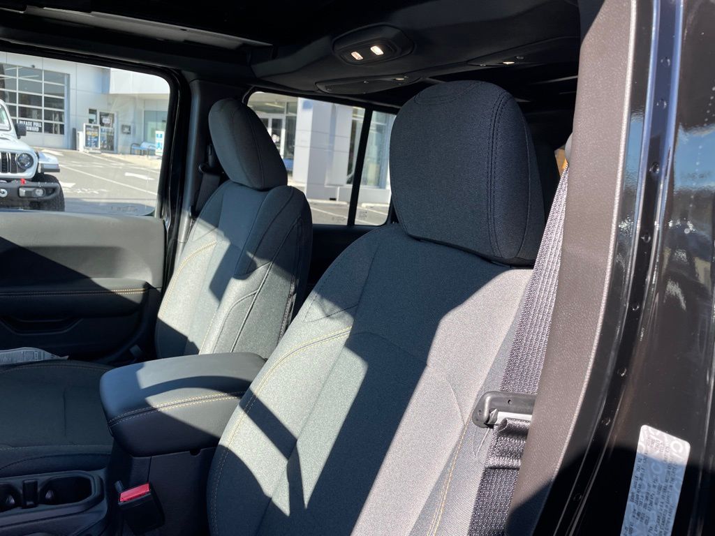 2026 Jeep Wrangler 4-Door Sahara - Photo 10