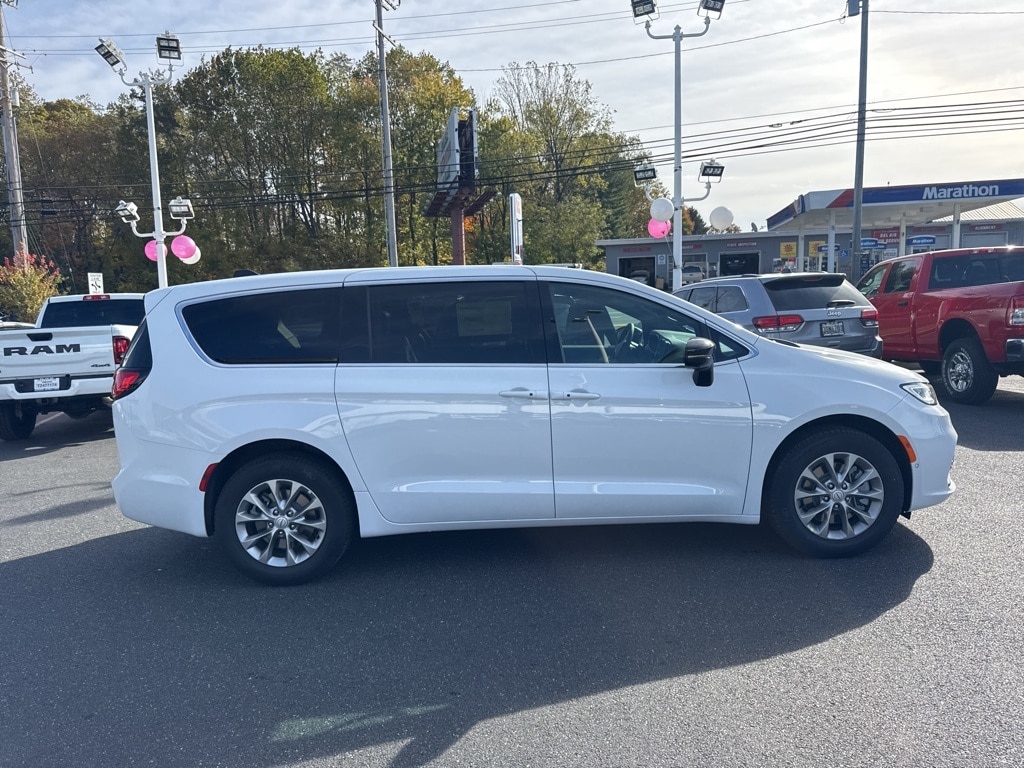 New 2026 Chrysler Pacifica Select Passenger Van