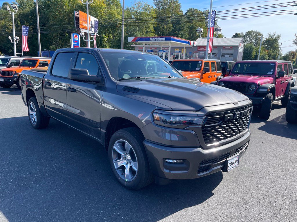 New 2027 Ram 1500 EXPRESS CREW CAB 4X4 5'7 BOX Pickup
