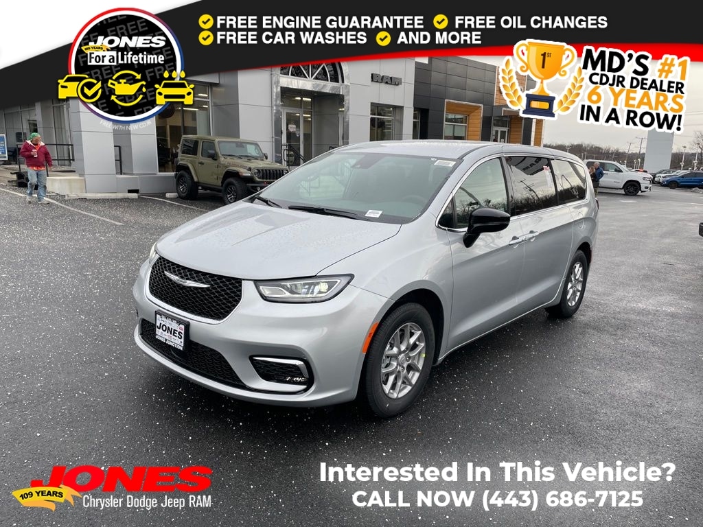 2026 Chrysler Pacifica Select's photo