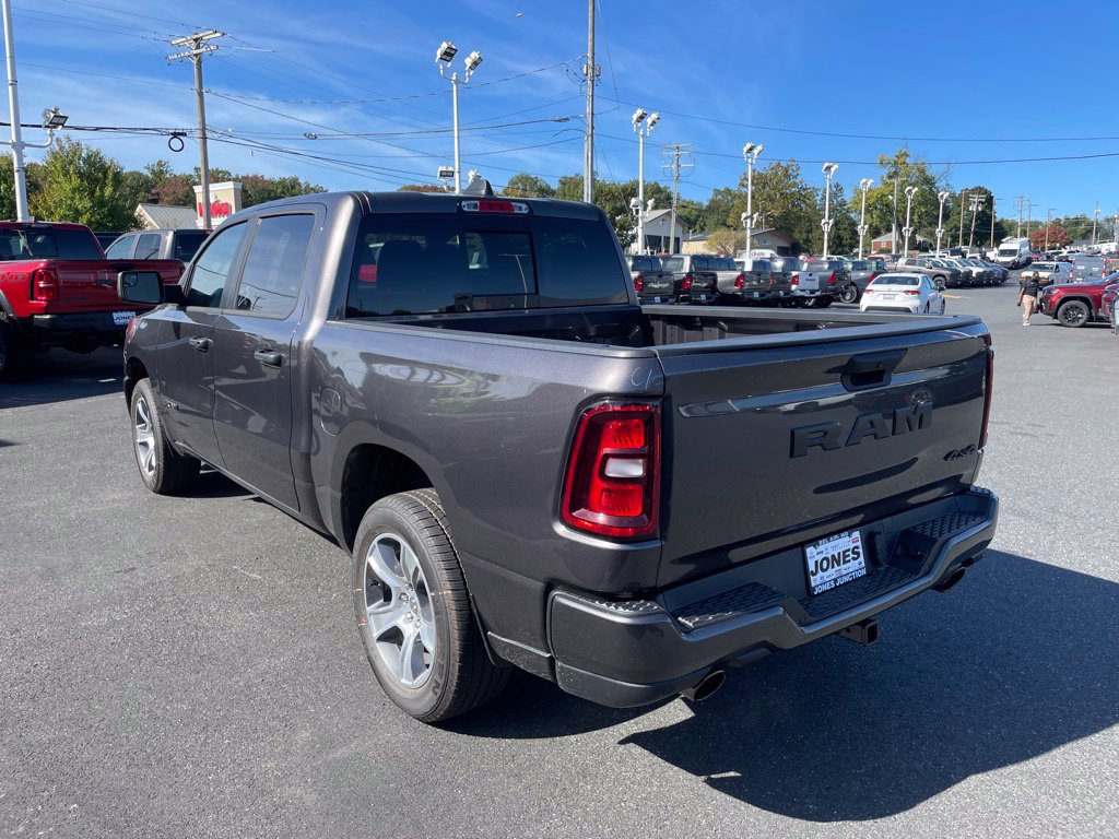 New 2027 Ram 1500 EXPRESS CREW CAB 4X4 5'7 BOX Pickup