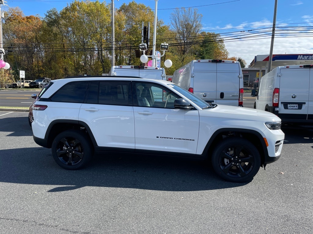 New 2025 Jeep Grand Cherokee Laredo Sport Utility