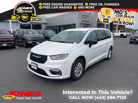 2026 Chrysler Pacifica Select Passenger Van
