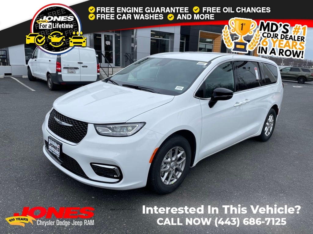 2026 Chrysler Pacifica Select's photo
