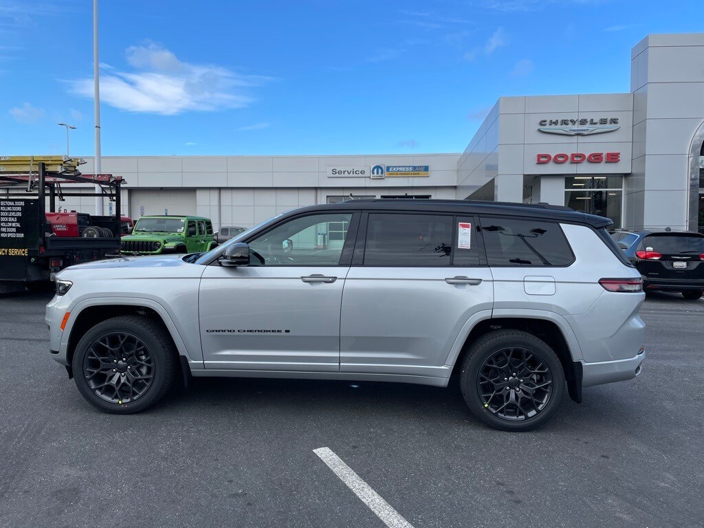 New 2025 Jeep Grand Cherokee L Summit Sport Utility