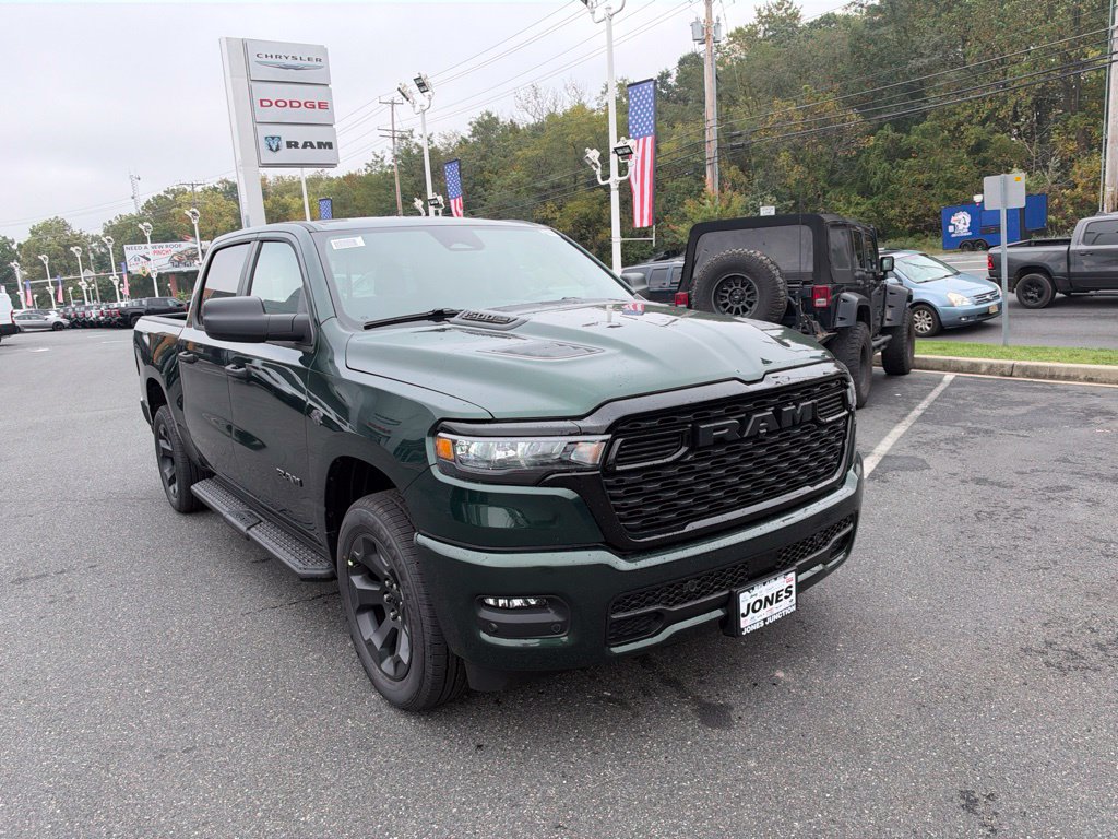 New 2027 Ram 1500 EXPRESS CREW CAB 4X4 5'7 BOX Pickup