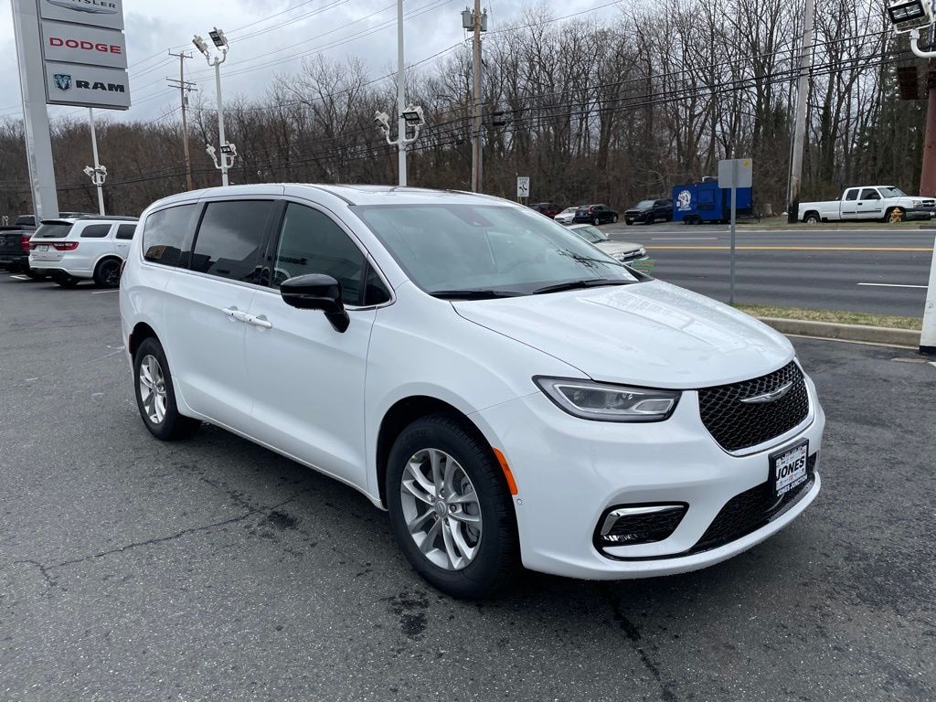 New 2026 Chrysler Pacifica Select Passenger Van