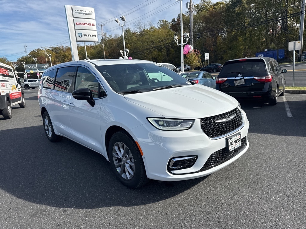 New 2026 Chrysler Pacifica Select Passenger Van