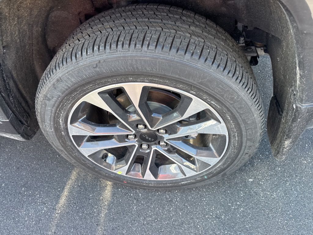 2025 Jeep Grand Cherokee Overland - Photo 16