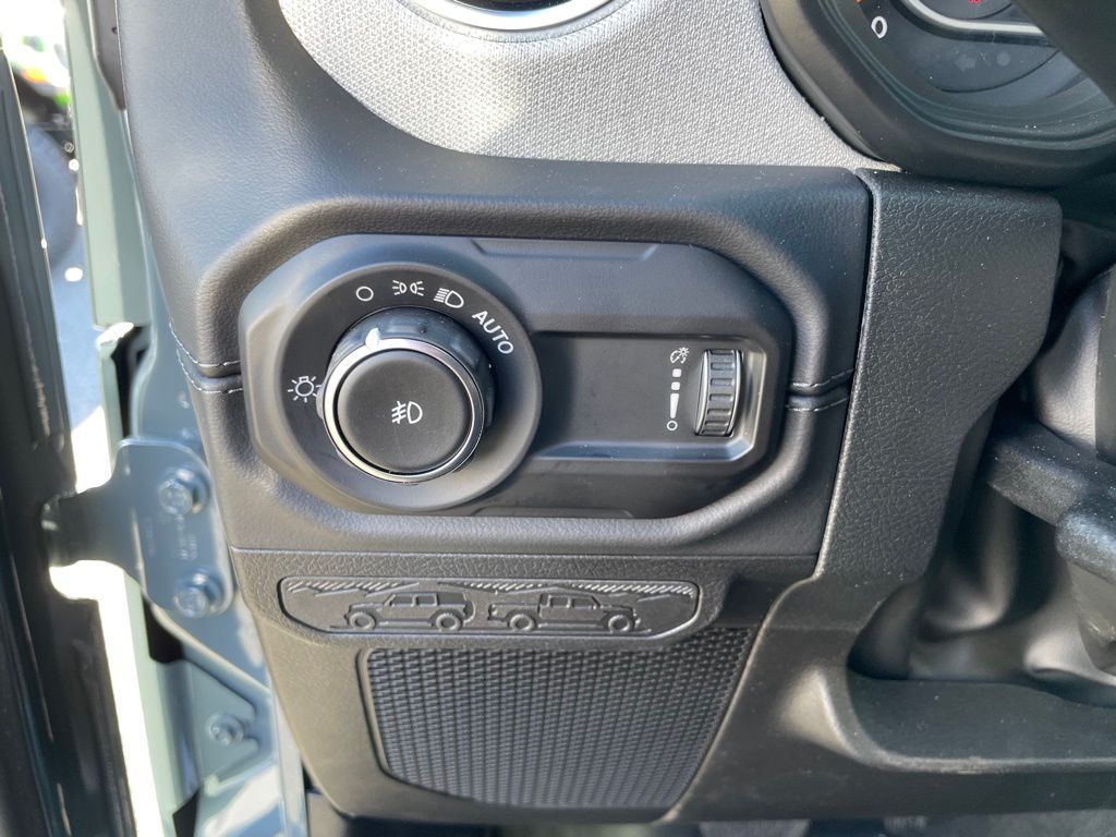 2026 Jeep Wrangler 4-Door Sahara - Photo 16