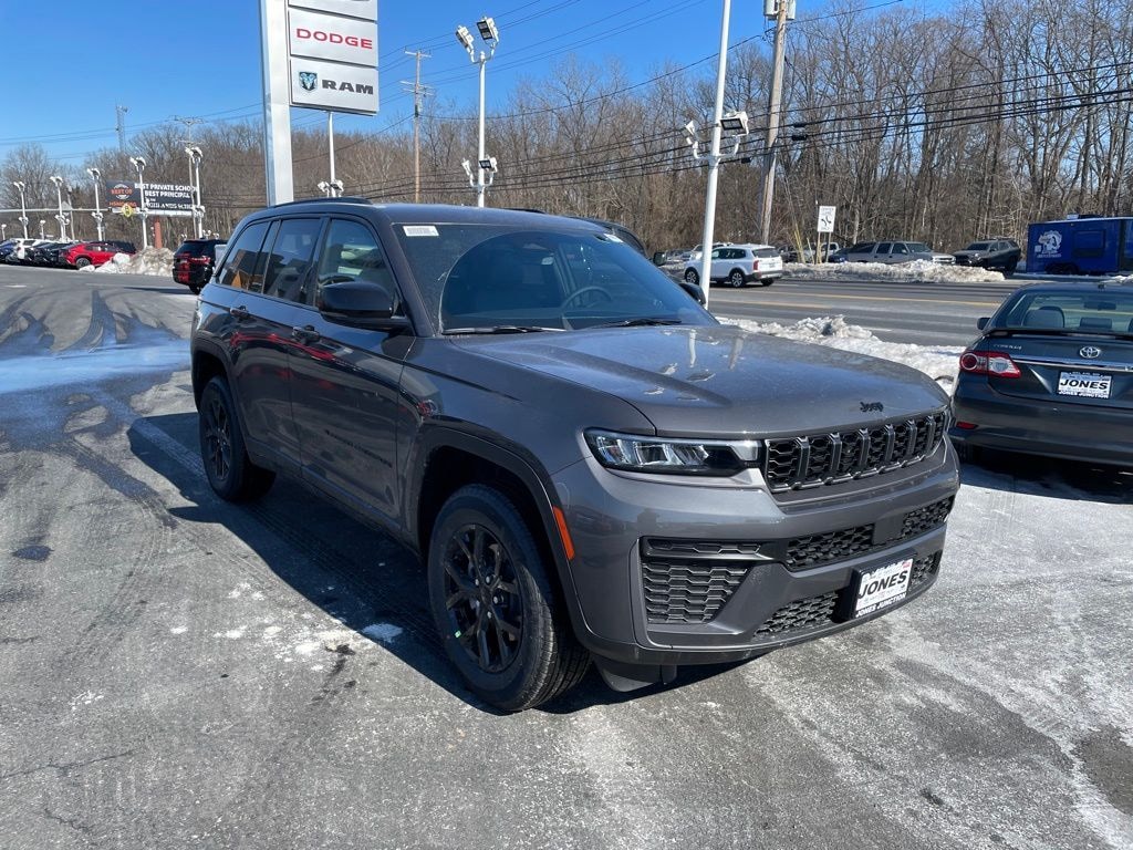 New 2026 Jeep Grand Cherokee Laredo Sport Utility