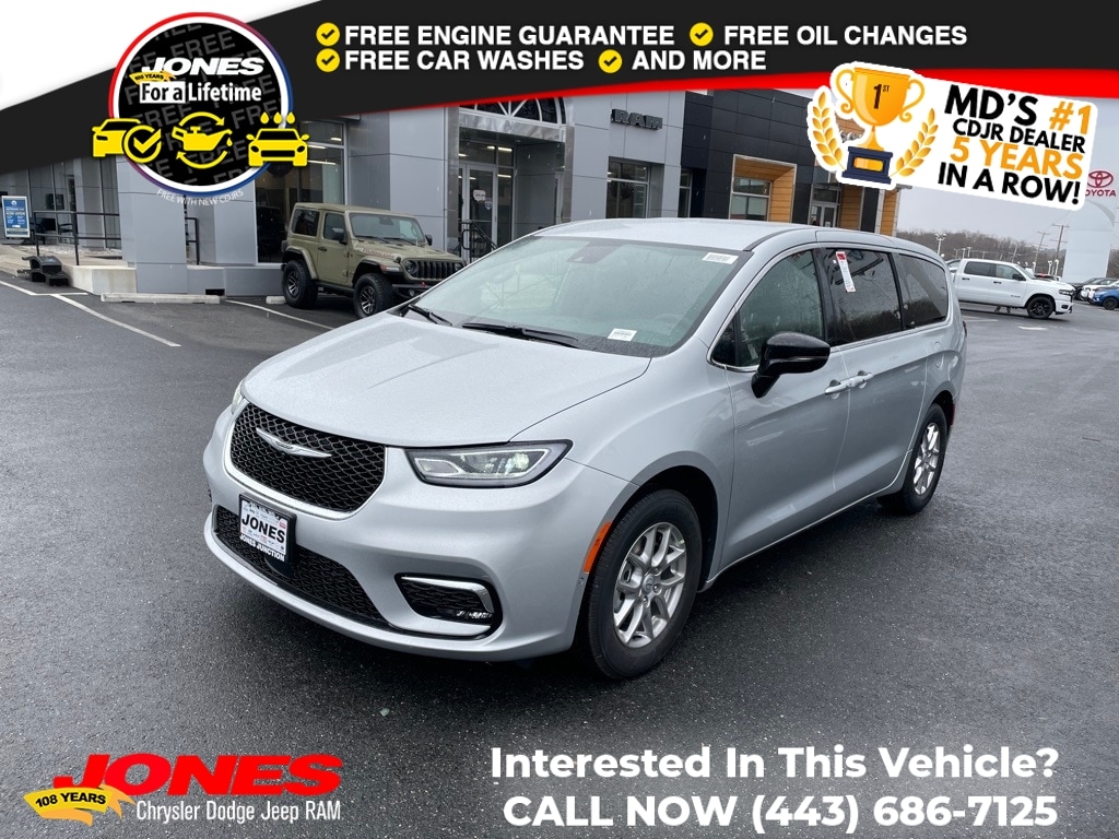 2026 Chrysler Pacifica Select's photo