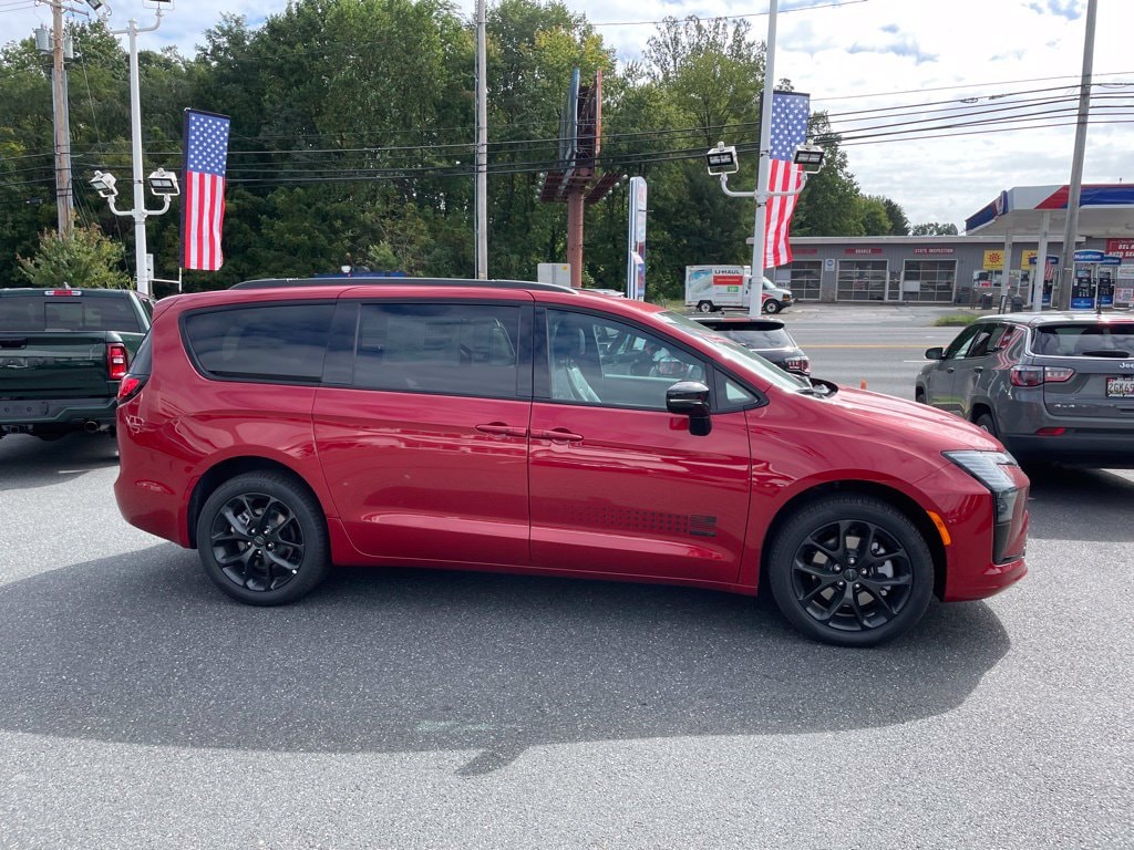New 2027 Chrysler Pacifica Select Passenger Van