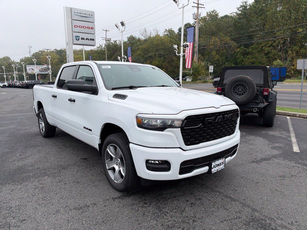 New 2027 Ram 1500 EXPRESS CREW CAB 4X4 6'4 BOX Pickup