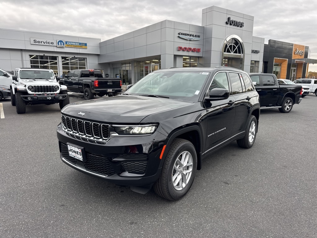 New 2025 Jeep Grand Cherokee Laredo Sport Utility