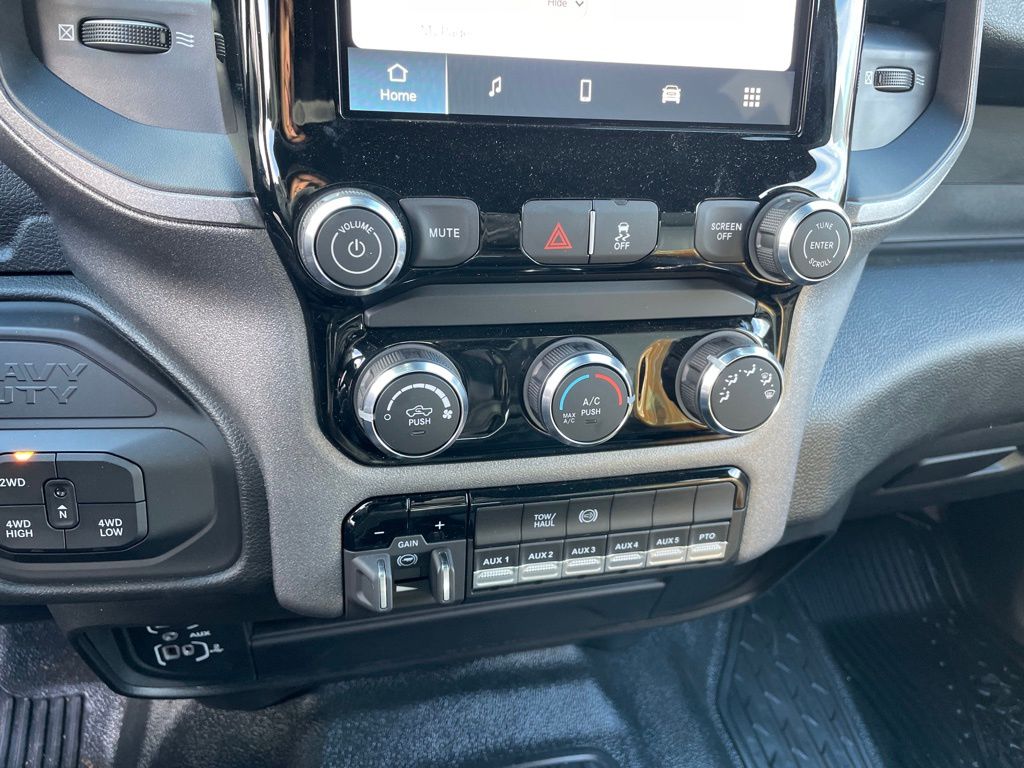 2026 RAM 3500 Chassis Tradesman - Photo 14