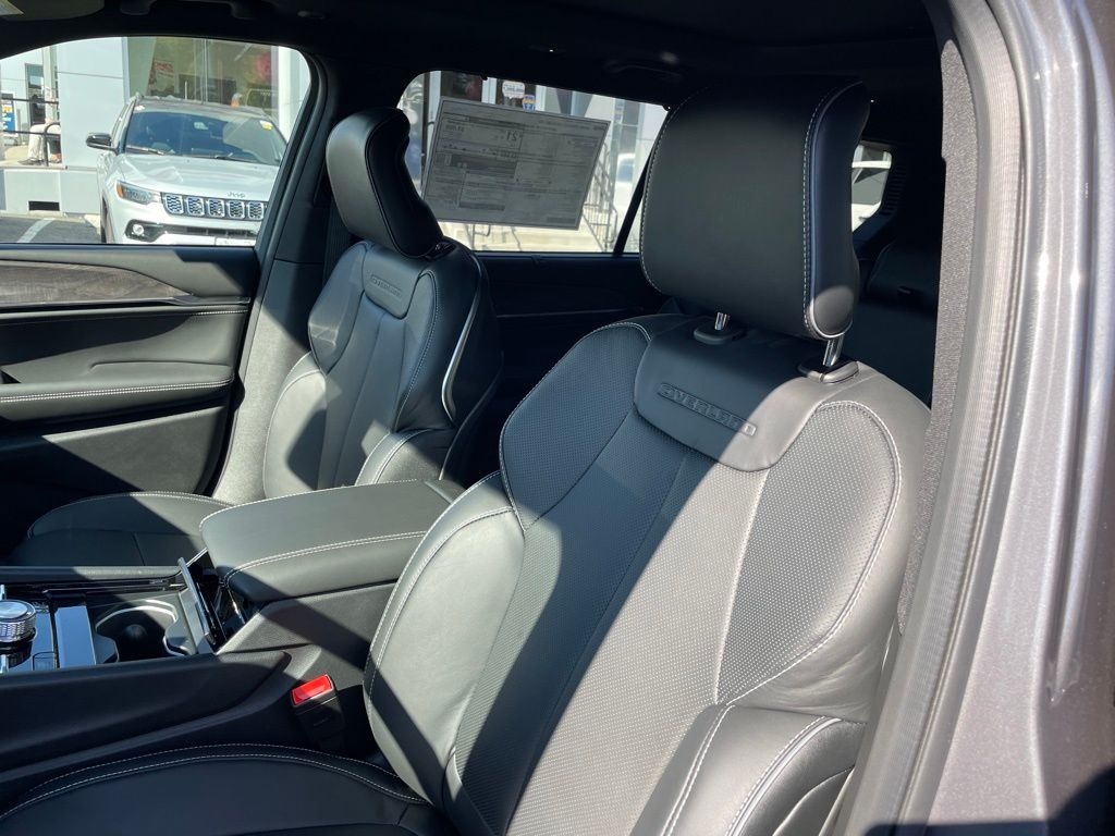 2025 Jeep Grand Cherokee L Overland - Photo 12