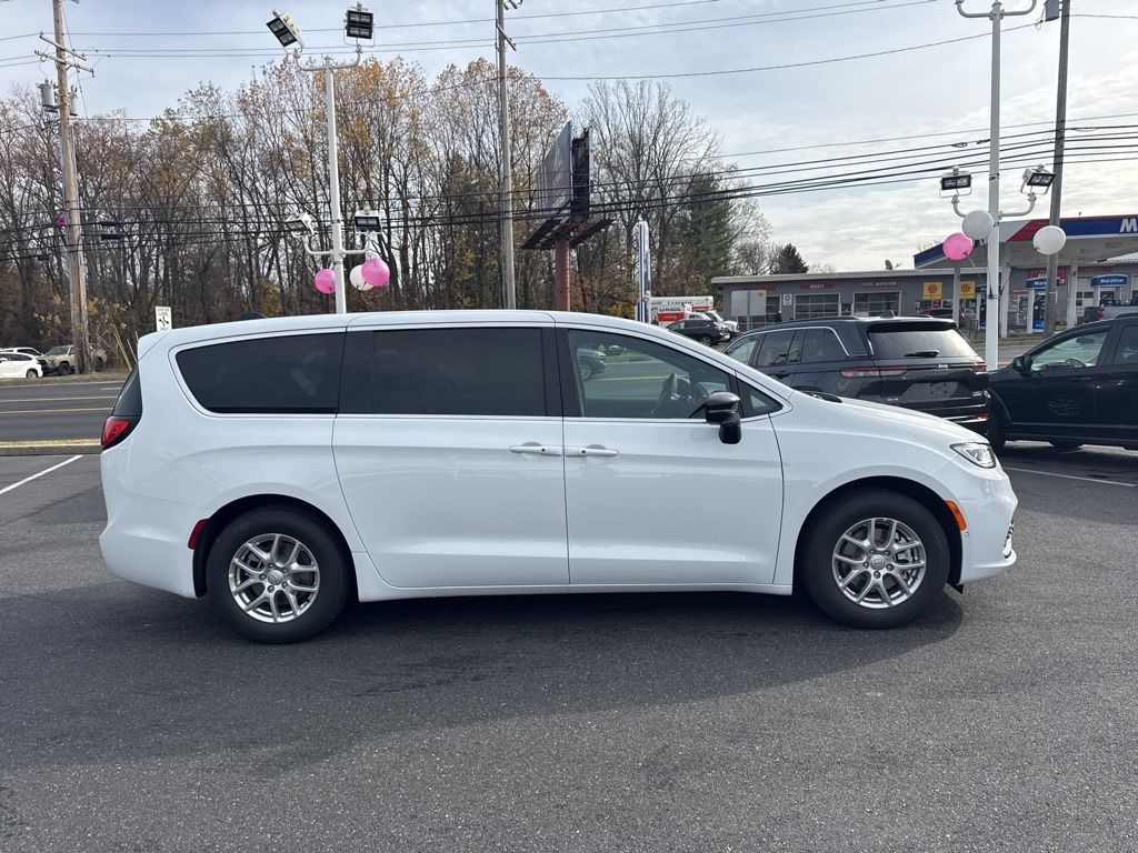 New 2026 Chrysler Pacifica Select Passenger Van
