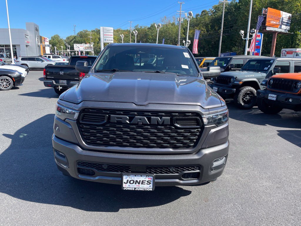 New 2027 Ram 1500 EXPRESS CREW CAB 4X4 5'7 BOX Pickup