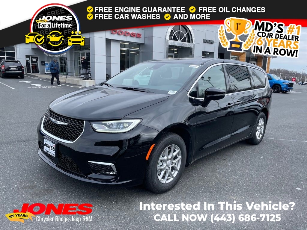 2026 Chrysler Pacifica Select's photo