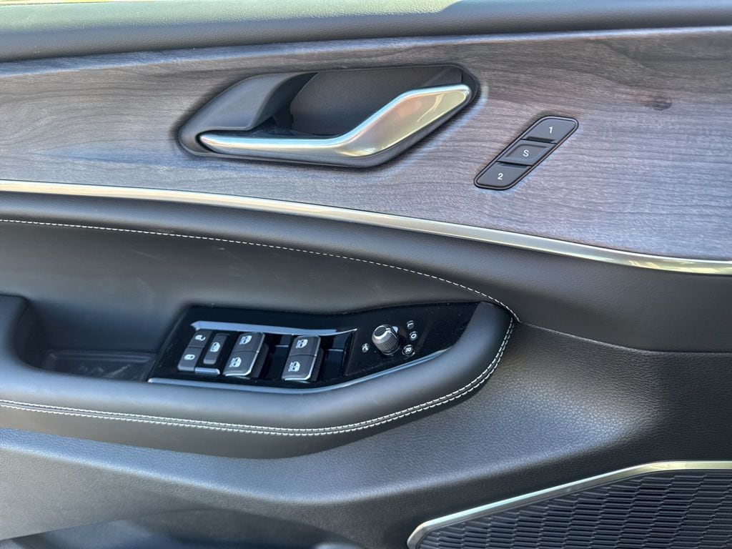 2025 Jeep Grand Cherokee Overland - Photo 8