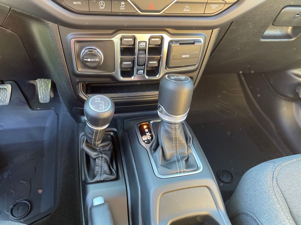 2026 Jeep Wrangler 4-Door Sahara - Photo 16