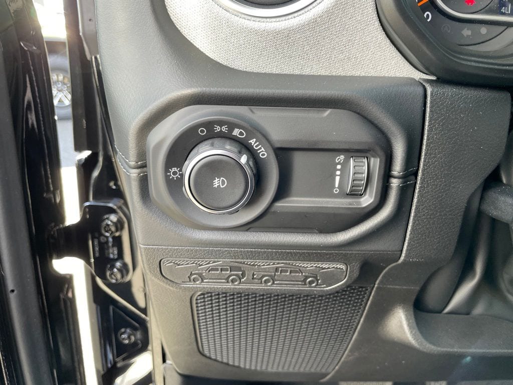 2026 Jeep Wrangler 4-Door Sahara - Photo 16