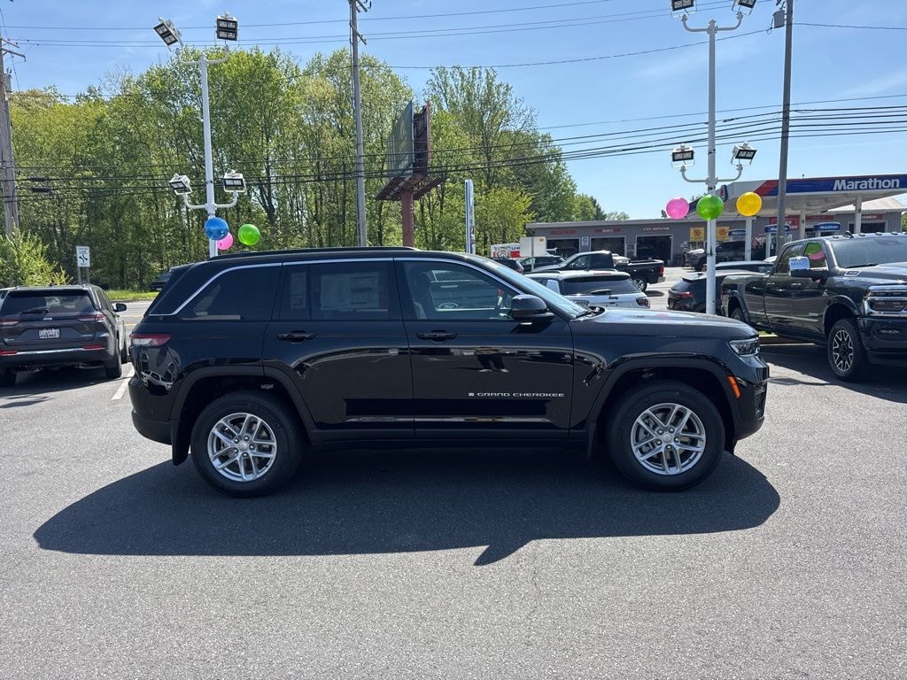 New 2026 Jeep Grand Cherokee Laredo Sport Utility