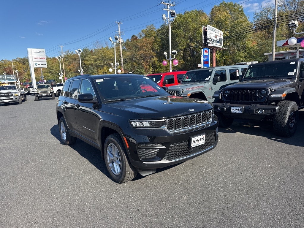 New 2025 Jeep Grand Cherokee Laredo Sport Utility