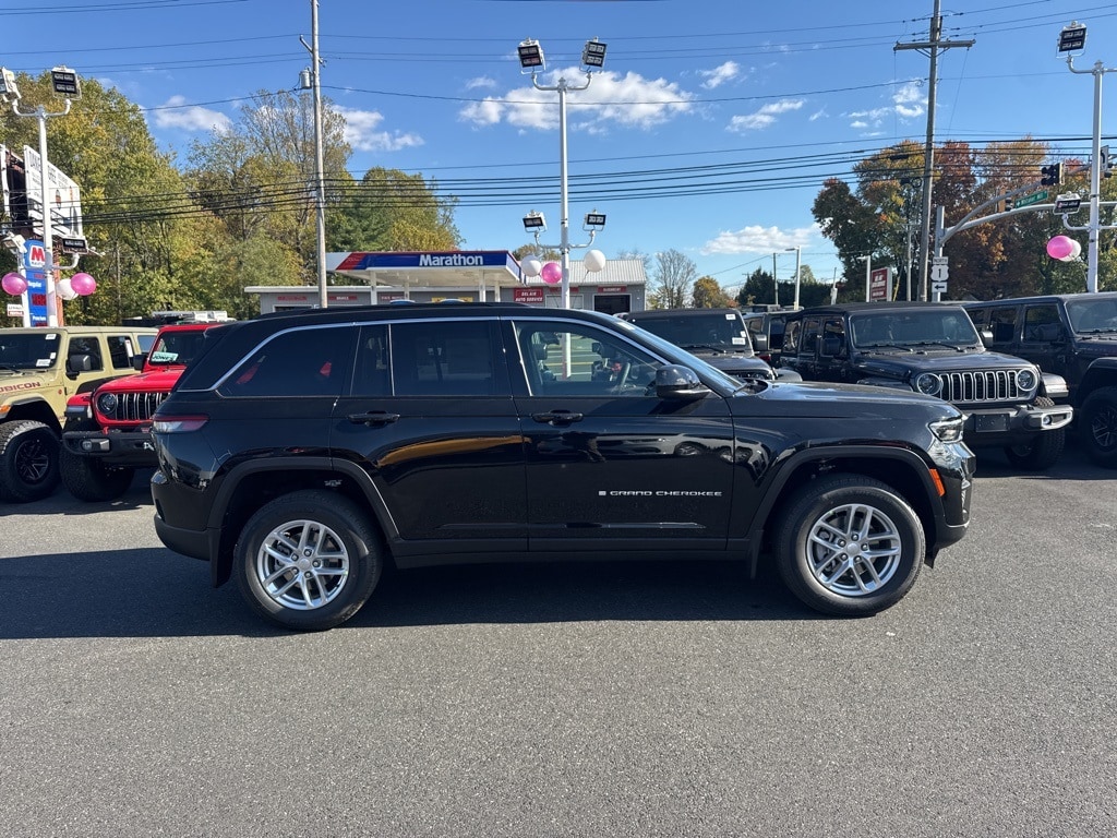 New 2025 Jeep Grand Cherokee Laredo Sport Utility
