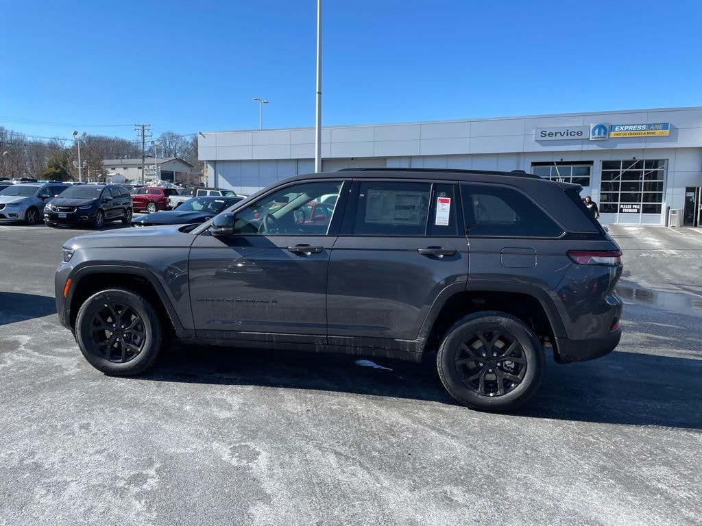 New 2026 Jeep Grand Cherokee Laredo Sport Utility