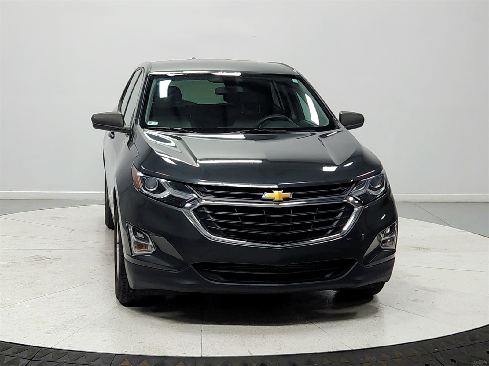 2019 Chevrolet Equinox LS photo 2