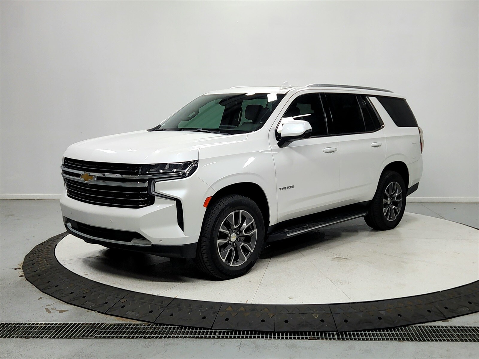 2021 Chevrolet Tahoe LT photo 2