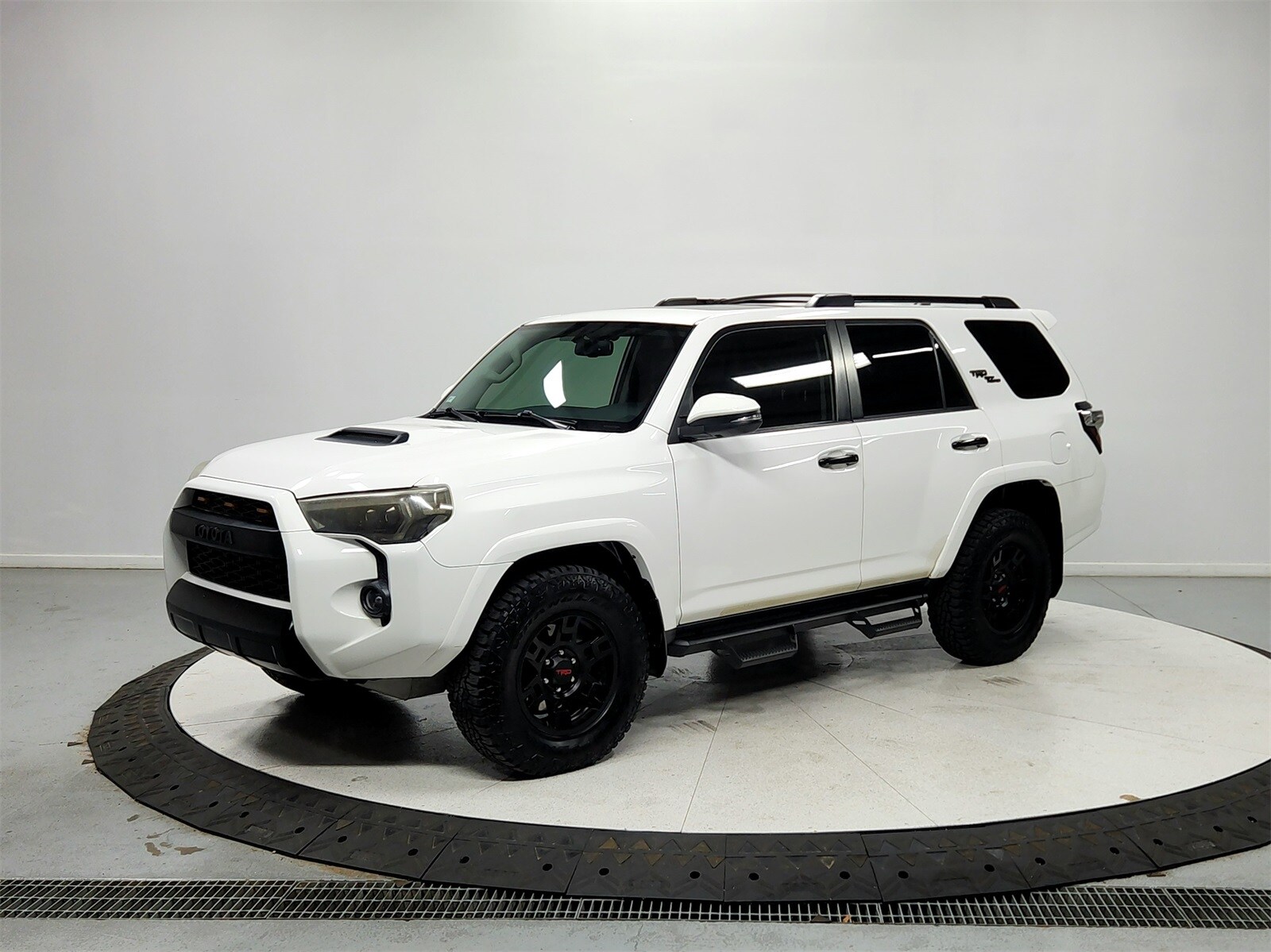 2018 Toyota 4Runner TRD Off-Road Premium photo 2
