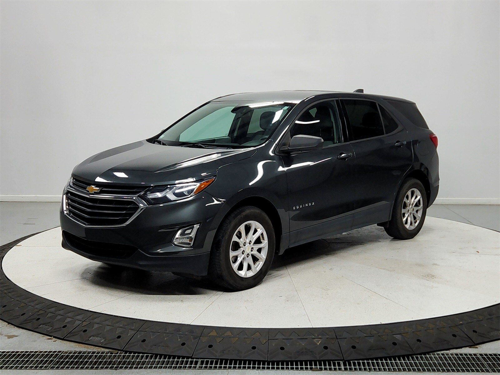 2019 Chevrolet Equinox LS photo 3