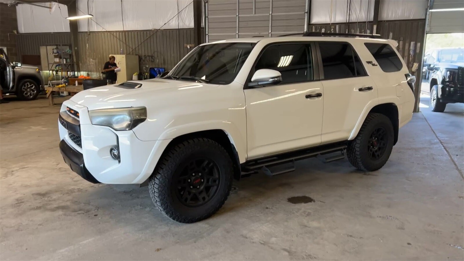2018 Toyota 4Runner TRD Off-Road Premium photo 3