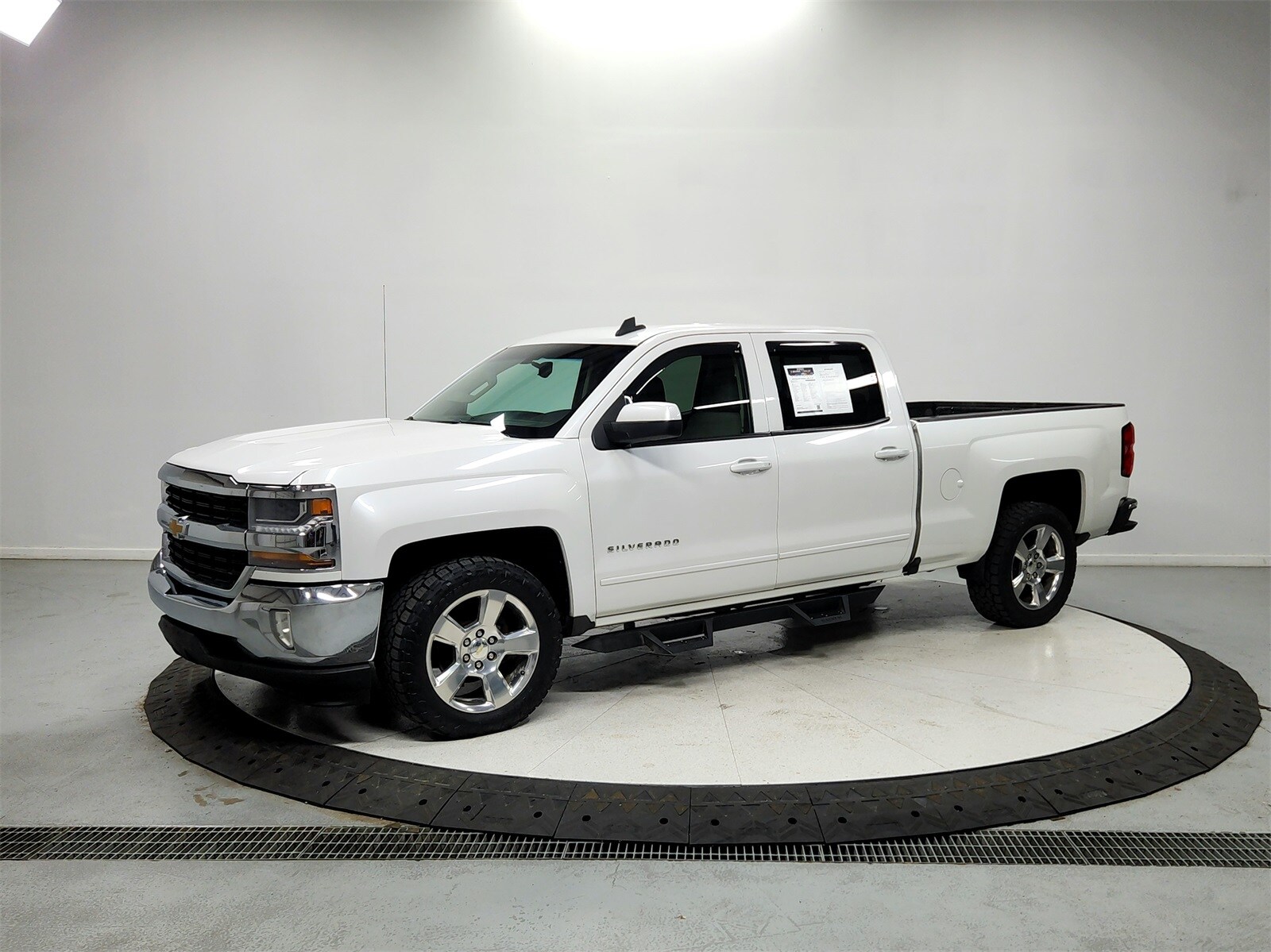 2016 Chevrolet Silverado 1500 LT photo 3