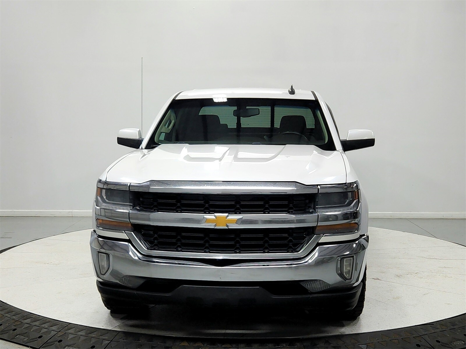 2016 Chevrolet Silverado 1500 LT photo 2