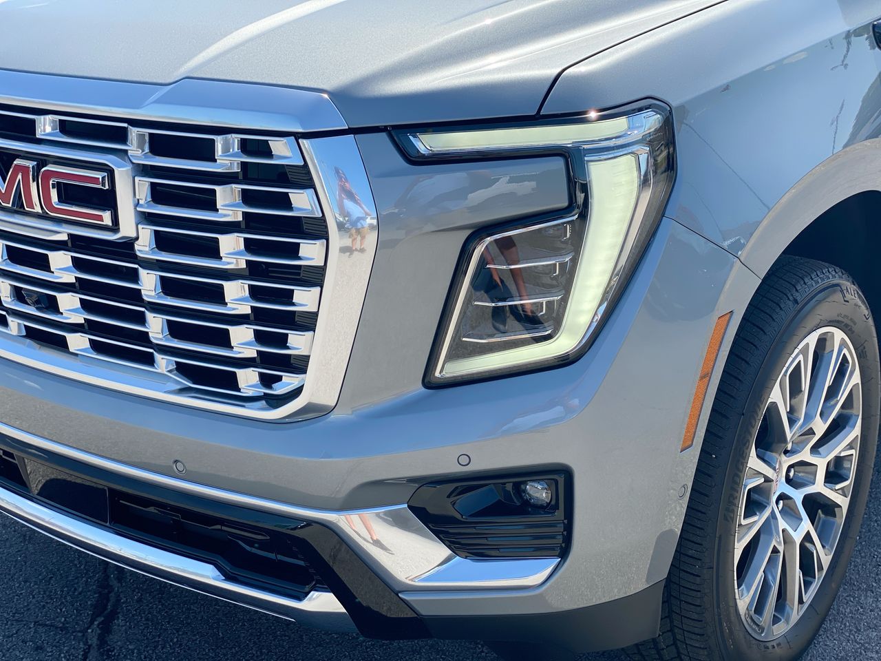 2026 GMC Yukon Denali - Photo 10