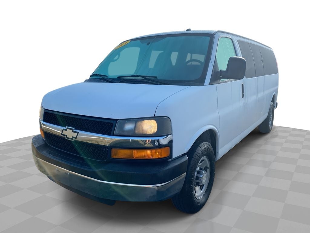 2014 Chevrolet Express Passenger LS's photo
