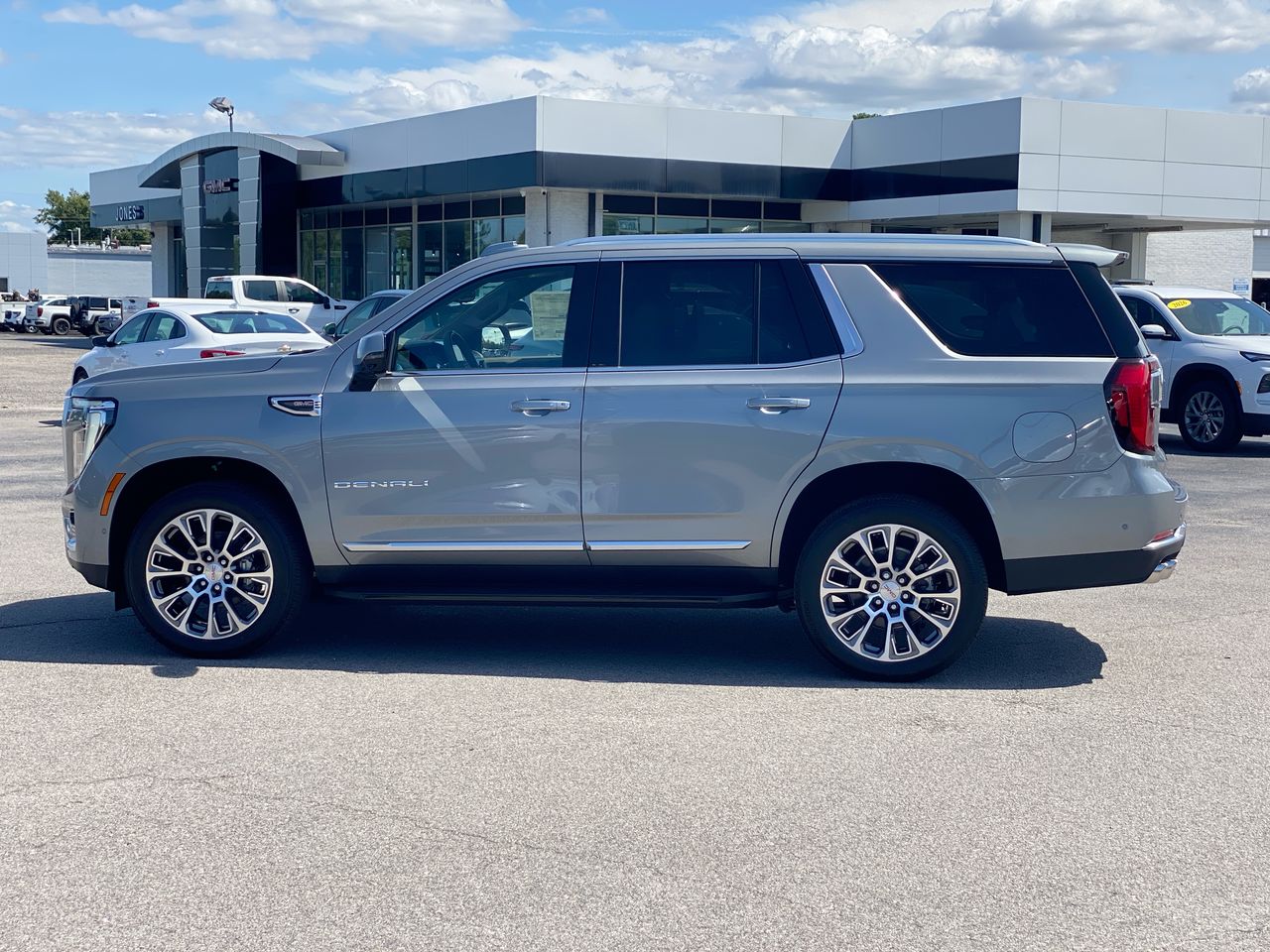 2026 GMC Yukon Denali - Photo 8