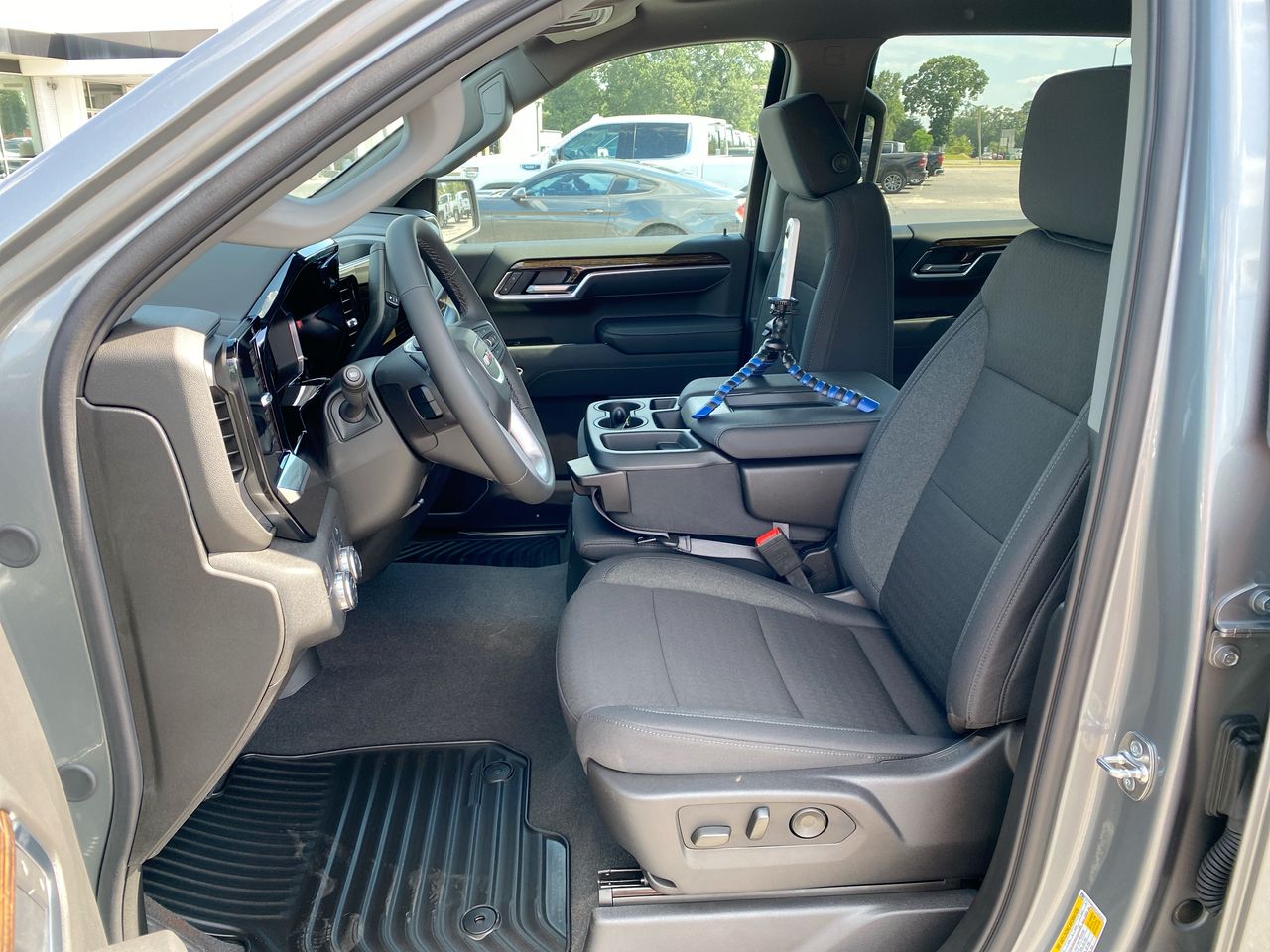 2026 GMC Sierra 1500 SLE - Photo 38