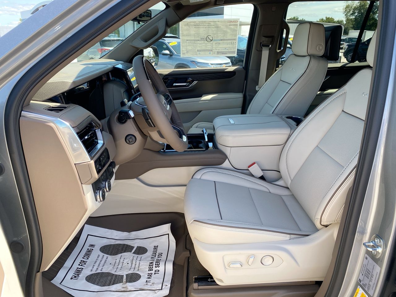2026 GMC Yukon Denali - Photo 13