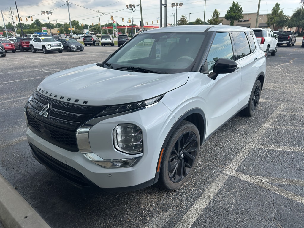 Used 2023 Mitsubishi Outlander SE