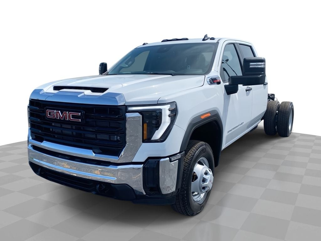 2026 GMC Sierra 4WD Crew Cab Chassis Pro's photo