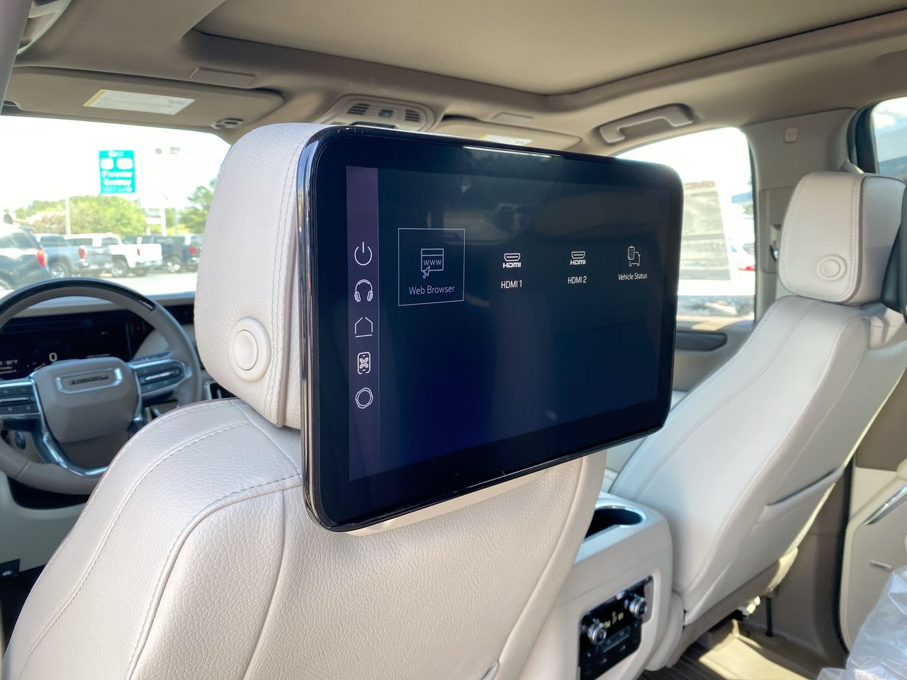 2026 GMC Yukon Denali - Photo 16
