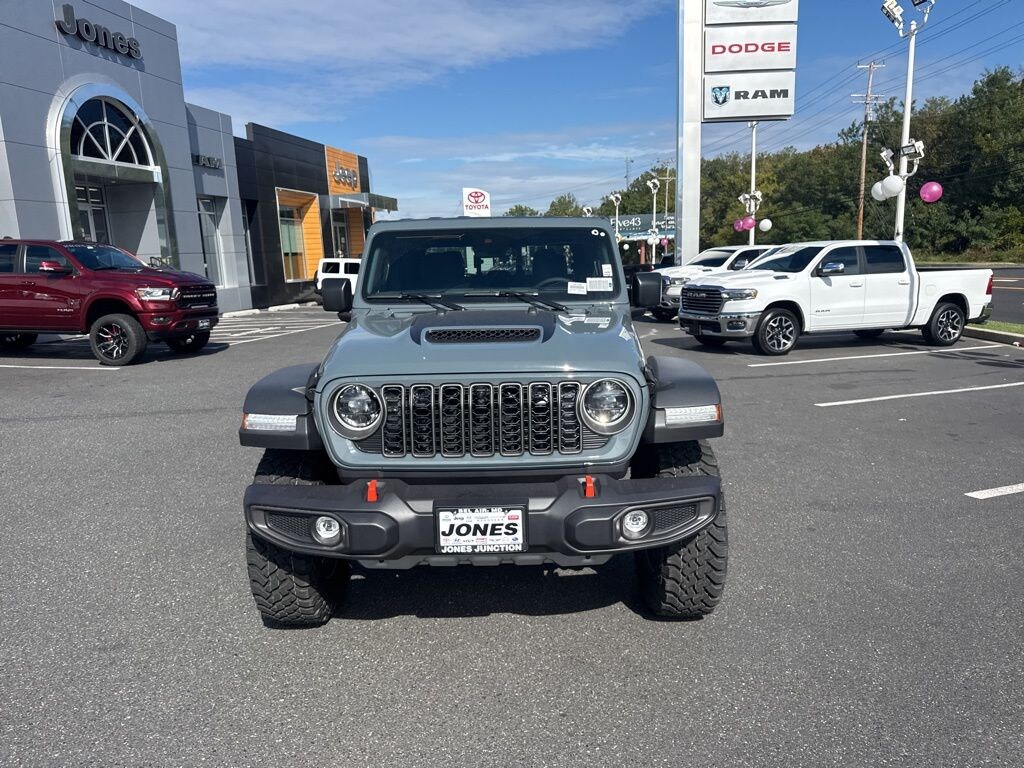 New 2025 Jeep Gladiator MOJAVE 4X4 Pickup